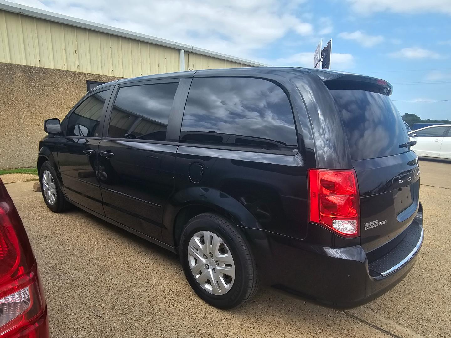 2014 BLACK Dodge Grand Caravan SE (2C4RDGBG5ER) with an 3.6L V6 DOHC 24V engine, 6-Speed Automatic transmission, located at 533 S Seven Points BLVD, Seven Points, TX, 75143, (430) 255-4030, 32.313999, -96.209351 - Photo#3